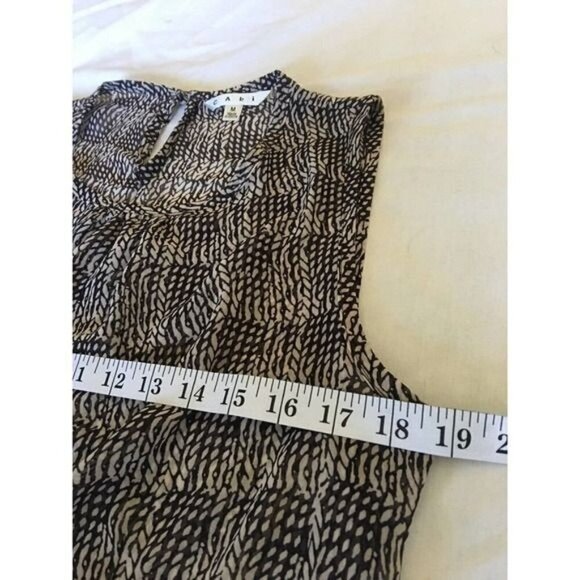 Cabi Womens Top Size Medium Black Cream Sleeveless Sheer Keyhole With Button - Picture 7 of 11